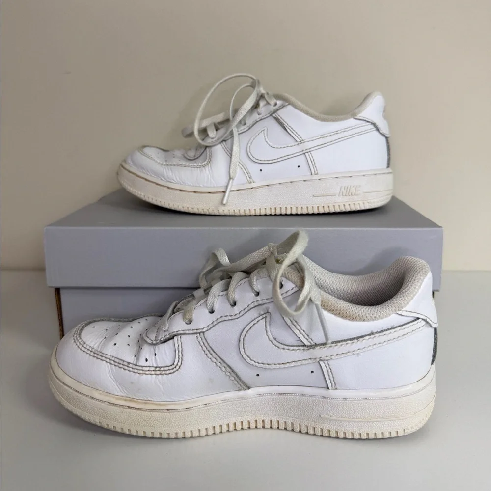 Nike: Kids White Force 1 LE Sneakers, Size 1.5